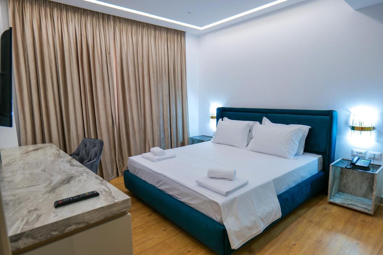 Chimaera Hotel Himare Exterior photo